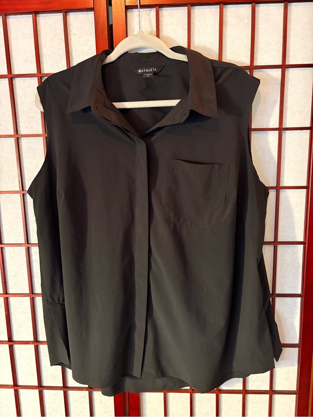 Athleta Sleeveless Black Button-Front Collared Blouse